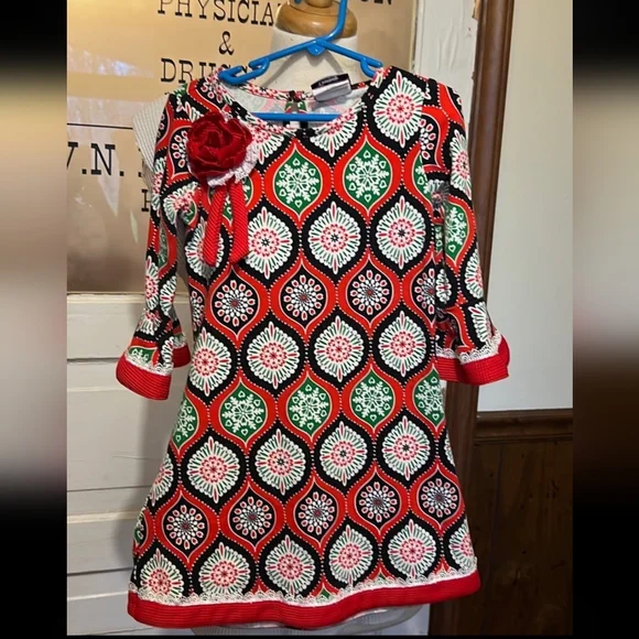 Counting Daisies Dresses | Girls Christmas Dress | Color: Green/Red | Size: 6g | Elsiesmamallc's Closet